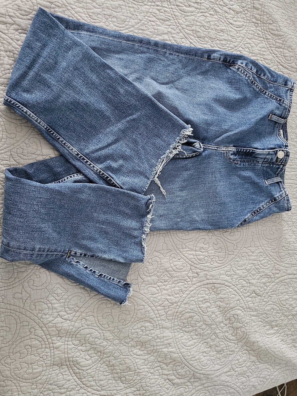 We The Free Medium Blue Raw Hem Cropped Jeans